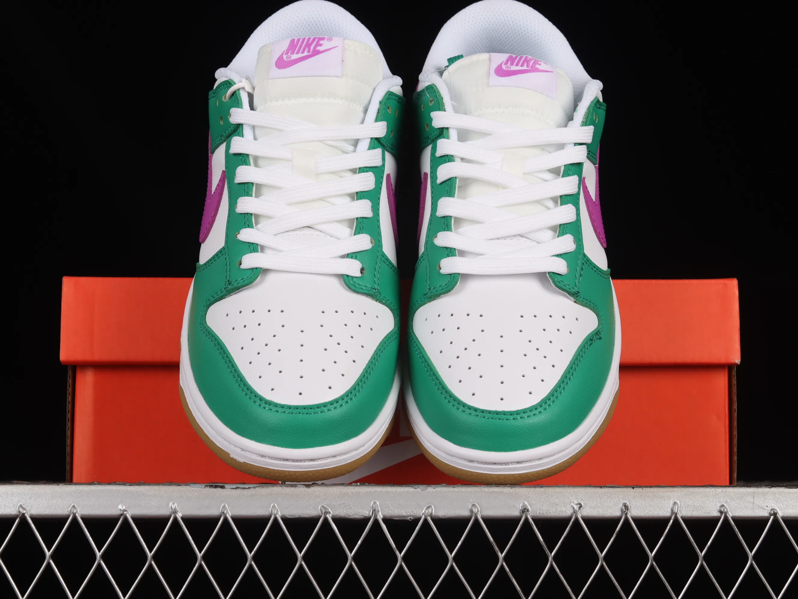 All Categories Nk SB Dunk Series Nk SB Dunk Low Low-top sneakers Nk Dunk Low "Stadium Green and White" Spring Sunshine SB low-top sports and leisure sneakers FD9922-151